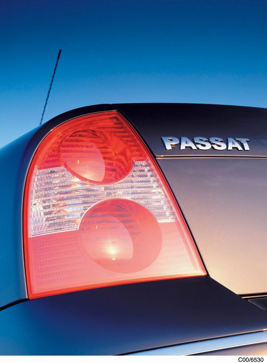 Volkswagen Passat 2001 года  (фото 2 из 8)